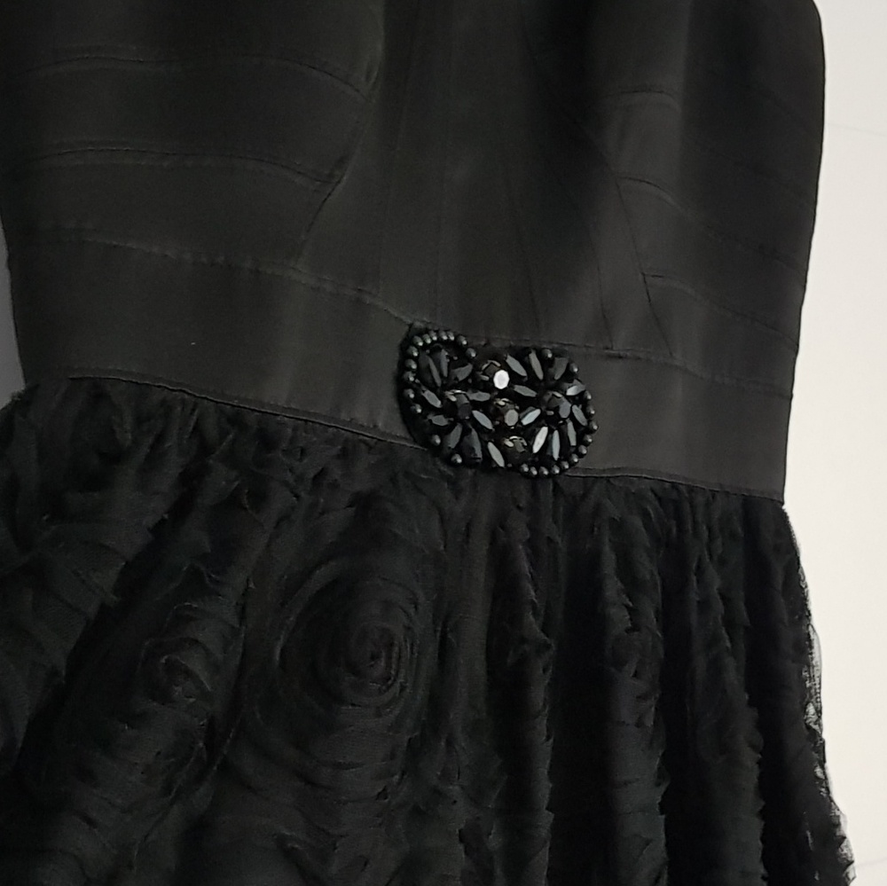 Gown - Picture 4 of 7